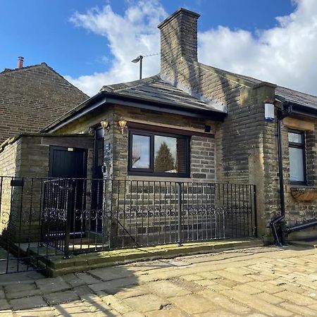 Unique Victorian Stable Conversion Halifax Esterno foto