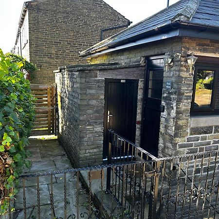 Unique Victorian Stable Conversion Halifax Esterno foto