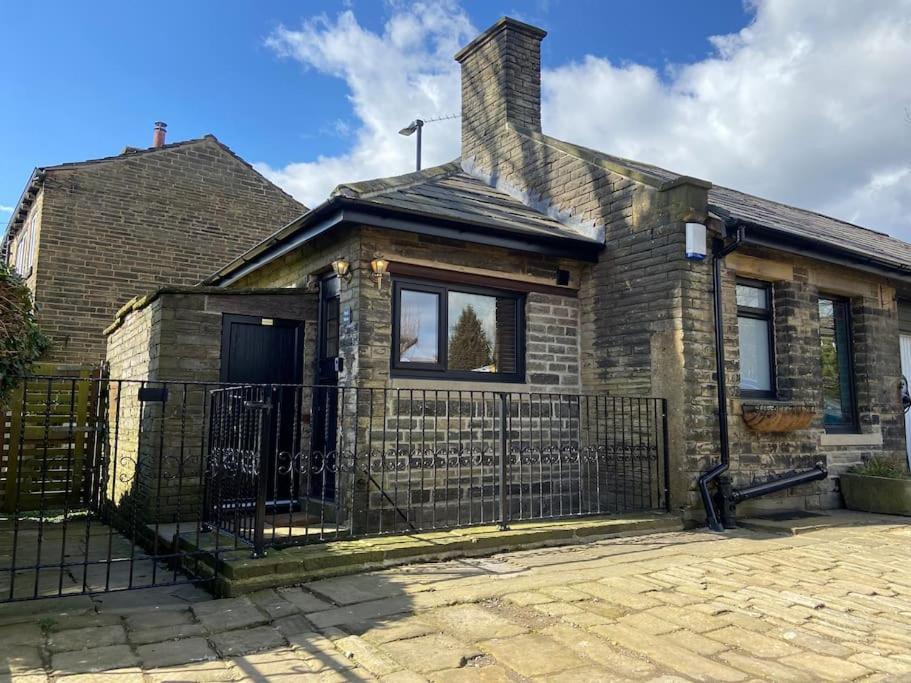 Unique Victorian Stable Conversion Halifax Esterno foto
