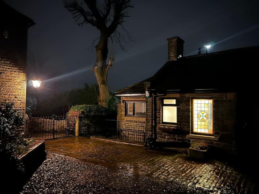 Unique Victorian Stable Conversion Halifax Esterno foto