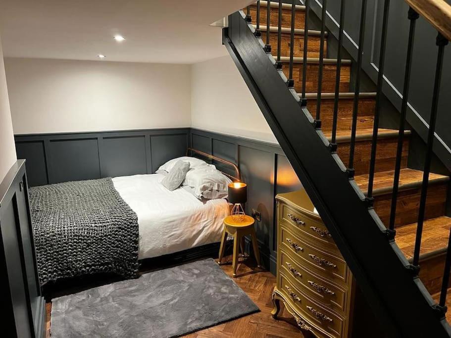 Unique Victorian Stable Conversion Halifax Esterno foto