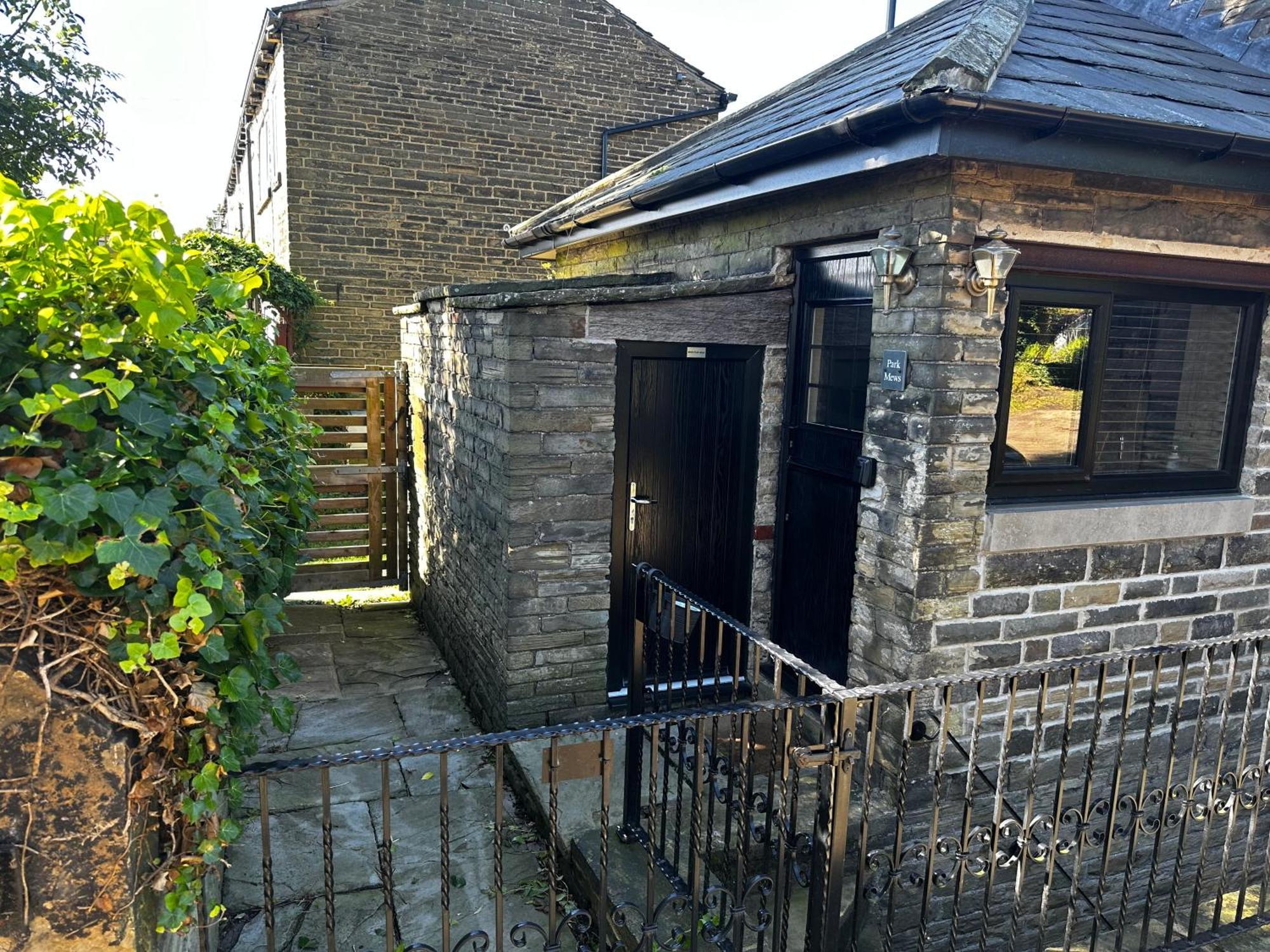 Unique Victorian Stable Conversion Halifax Esterno foto